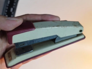 紅白兩色釘書機