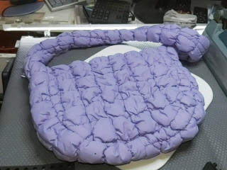 雲朵蓬鬆手提包