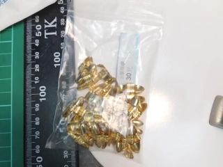 金屬頸鍊
