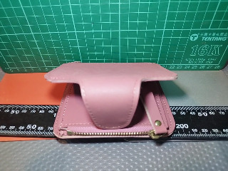 粉色皮革短夾