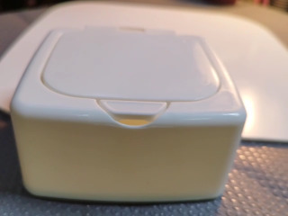 白色按壓收納盒