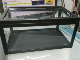 黑色金屬透明櫃