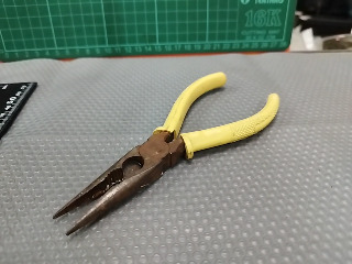 尖嘴鉗