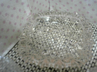 全新 粉色造型玻璃盤