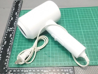 白色吹風機