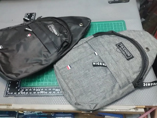 黑色胸包